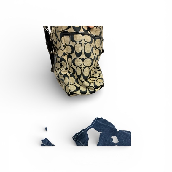 Coach Gallery East-West Tote 2009 - Picture 6 of 8